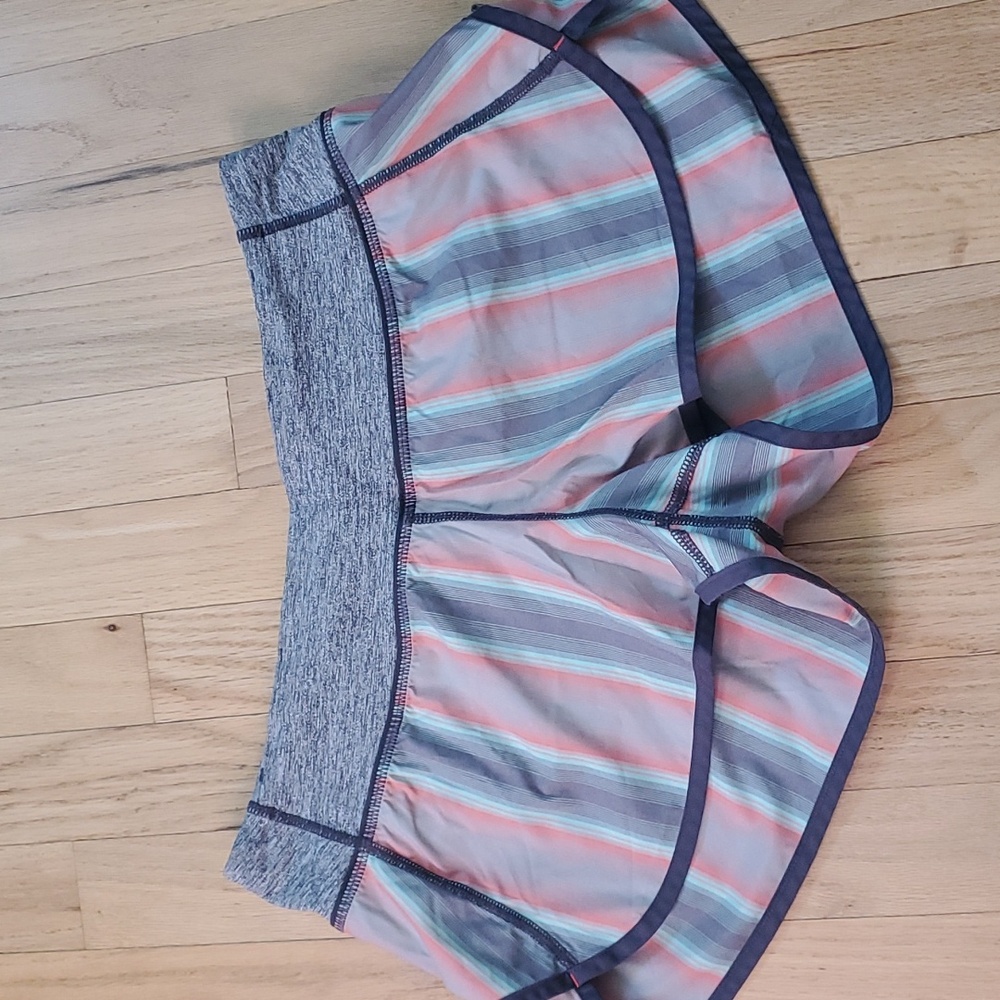 Lululemon Hotty Hot High-Rise lined. Short 2.5"